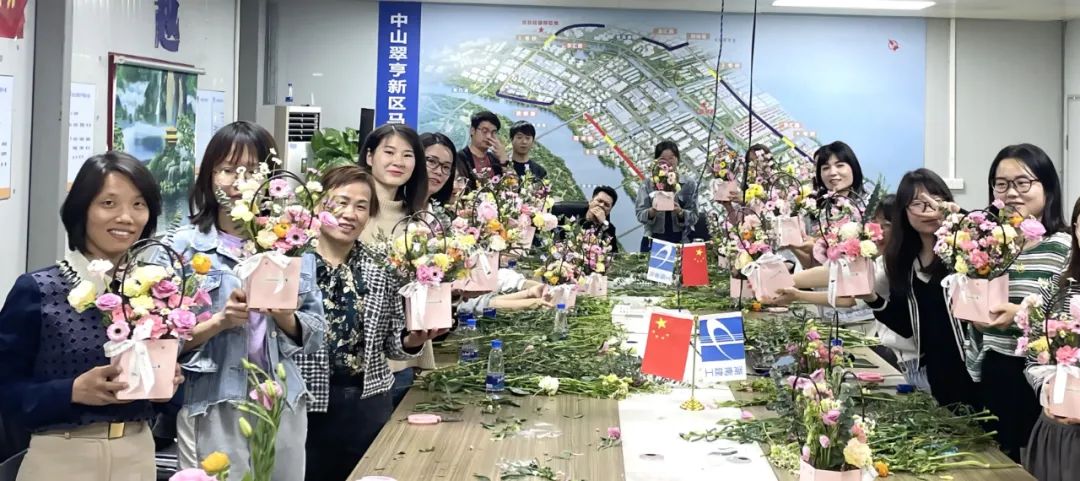 情系“三·八” ，感恩有她